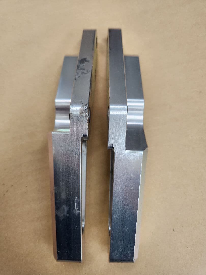 更に値下げAGRAS キャリパーサポートZRX1100/ZRX1200R/S