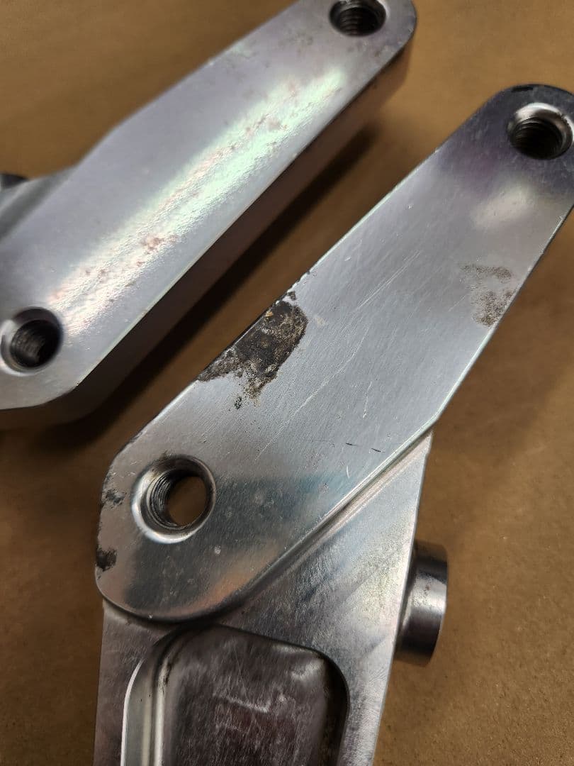 更に値下げAGRAS キャリパーサポートZRX1100/ZRX1200R/S