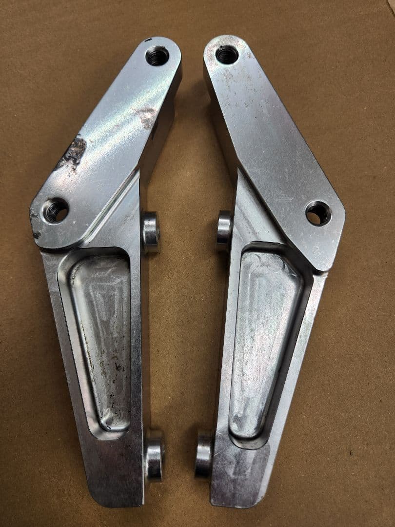 更に値下げAGRAS キャリパーサポートZRX1100/ZRX1200R/S