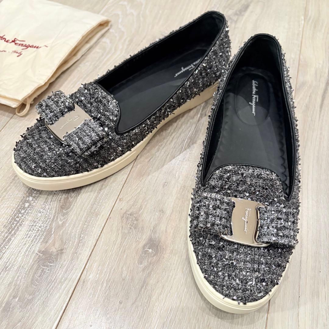 サルヴァトーレフェラガモ スニーカー フラット ヴァラリボン ラメ 24.5cm