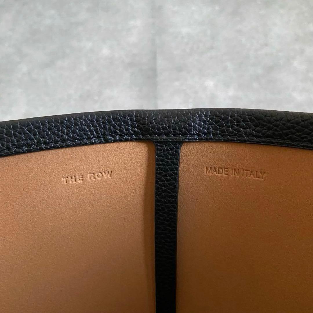 【新品未使用】ブラックトートバッグTHE ROWロゴ付き　ラージ