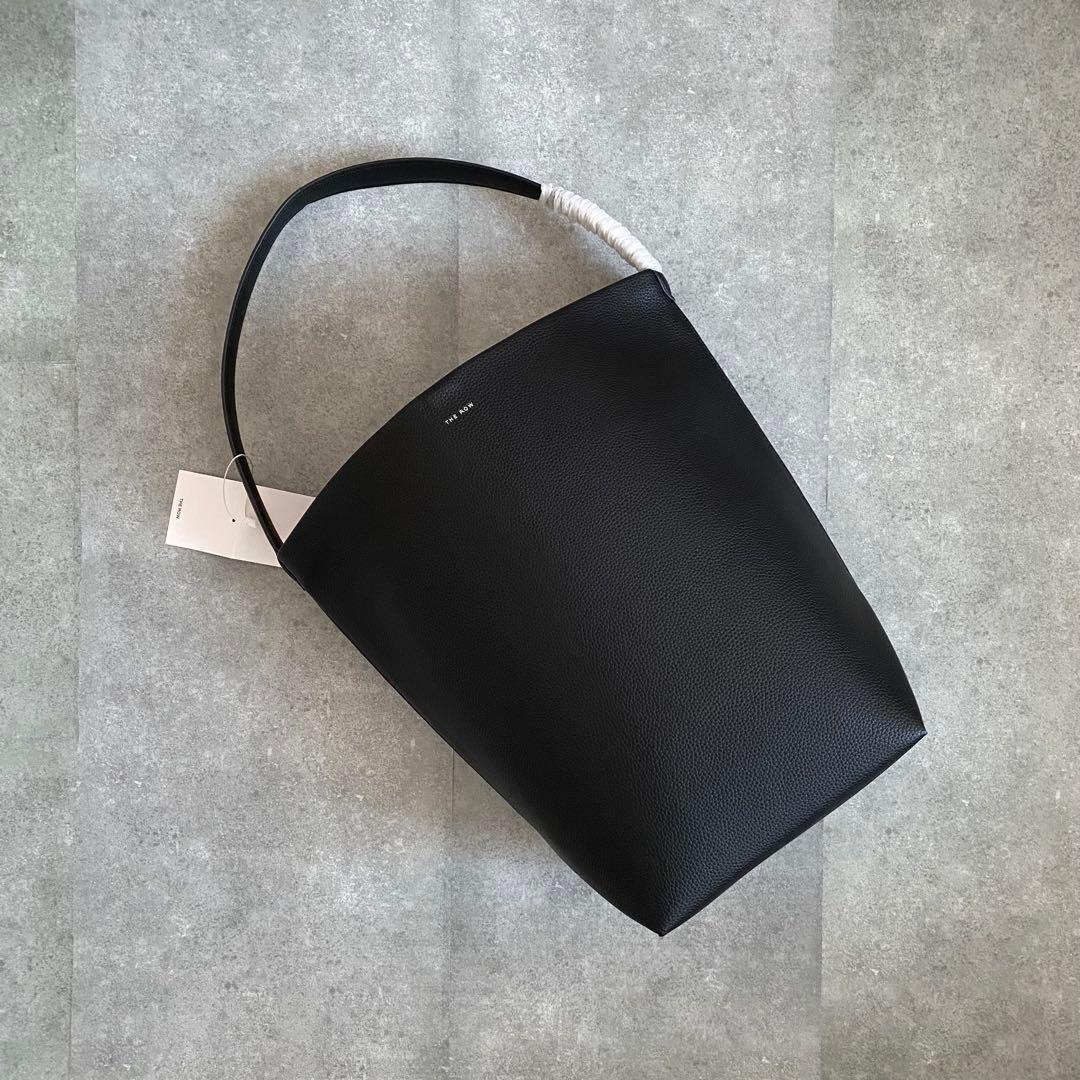 【新品未使用】ブラックトートバッグTHE ROWロゴ付き　ラージ