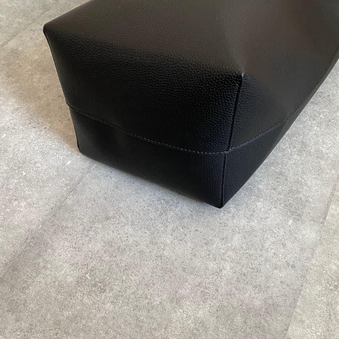 【新品未使用】ブラックトートバッグTHE ROWロゴ付き　ラージ