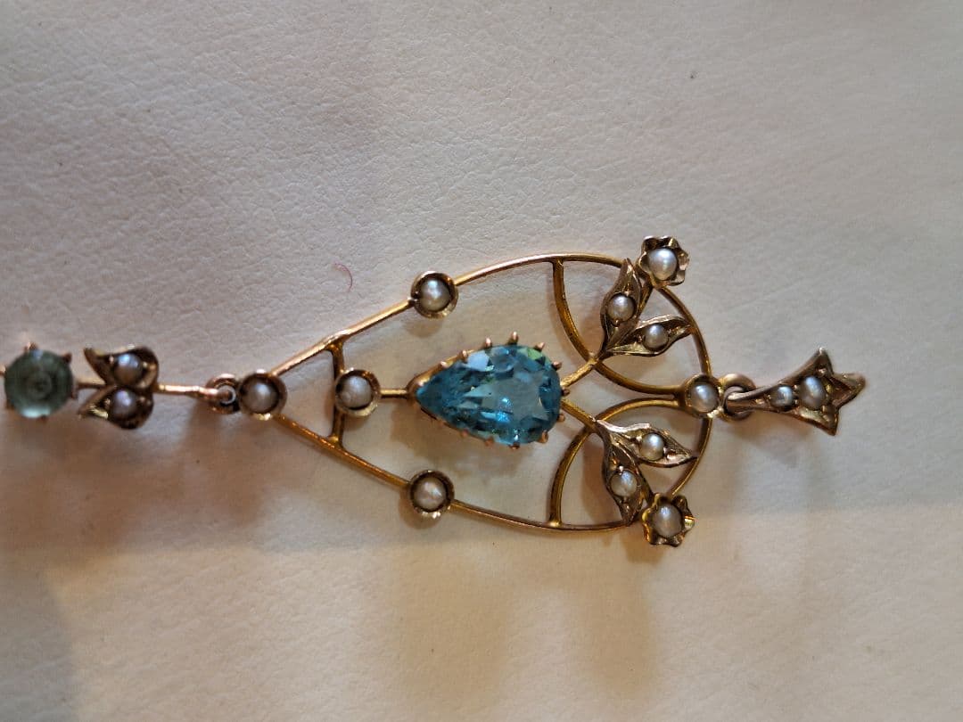 アールヌーボー　９ct　ペンダント　ブルー天然石