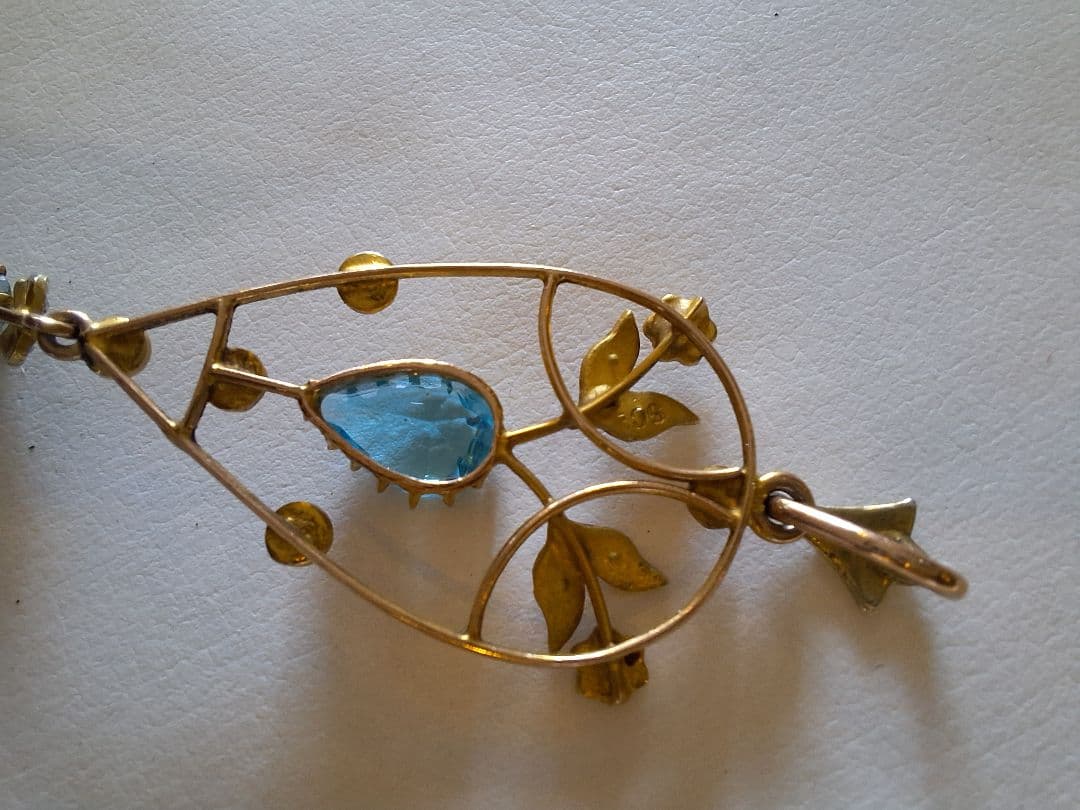 アールヌーボー　９ct　ペンダント　ブルー天然石