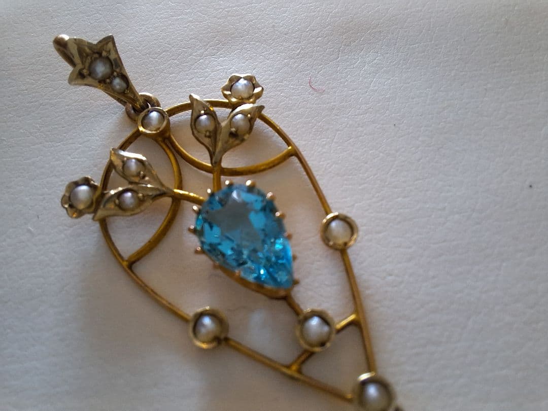 アールヌーボー　９ct　ペンダント　ブルー天然石