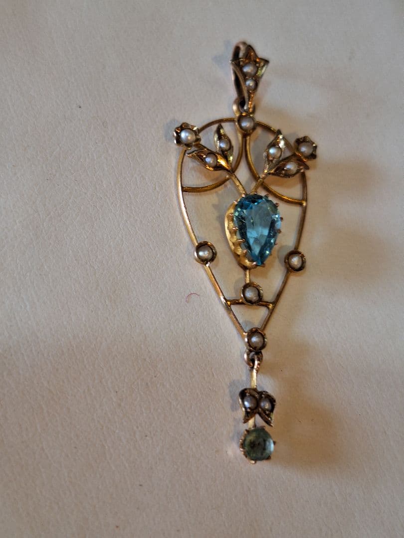 アールヌーボー　９ct　ペンダント　ブルー天然石