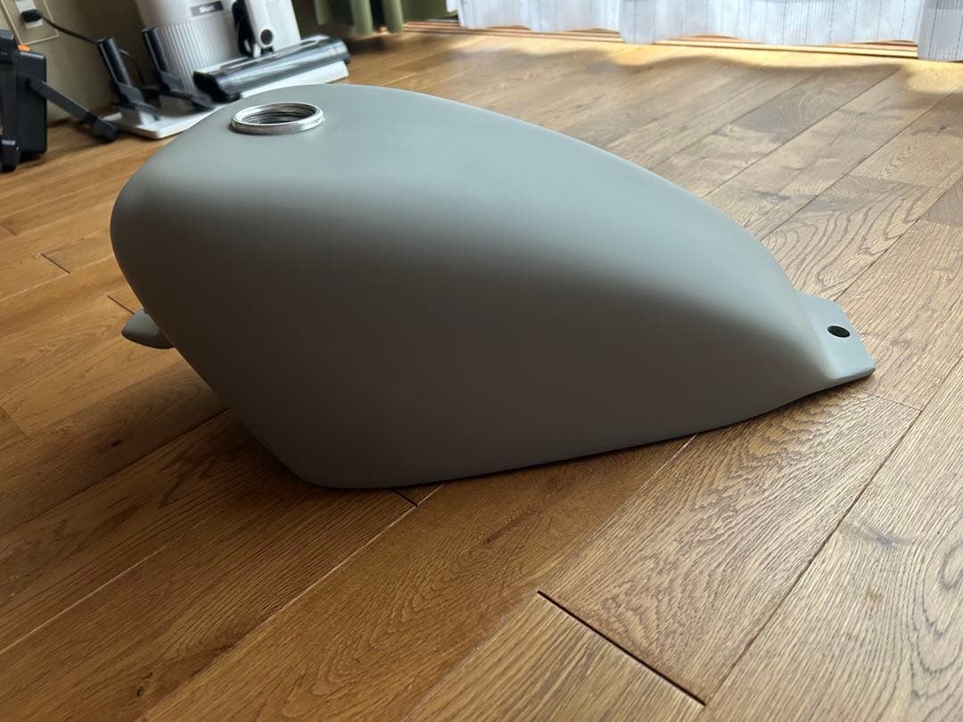 ドラックスター400用　スポーツスタータンク　ガレージT&F製