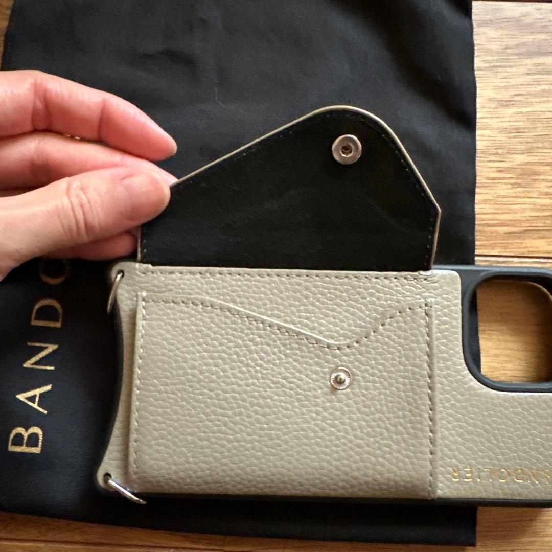 BANDOLIER バンドリヤー iPhone15ケース カードポケット付き