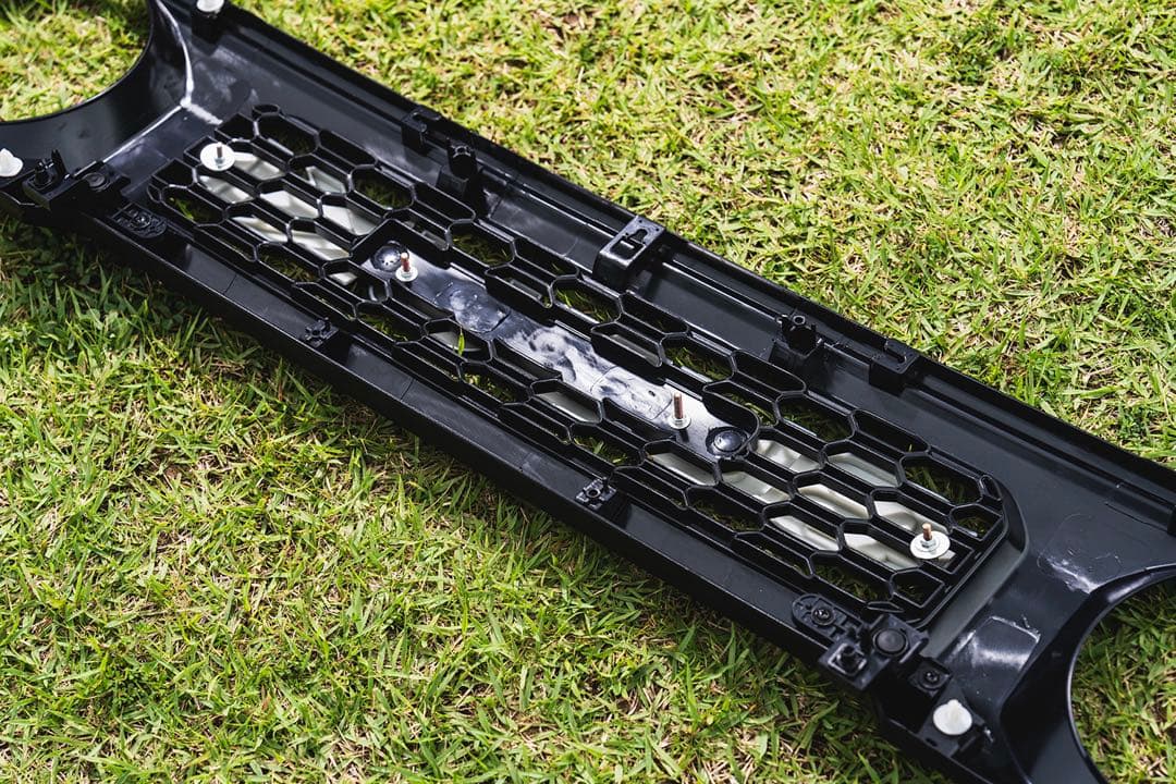 ジャンボ‼️ジムニー シエラ ノマド グリル未塗装 ジャンボエンブレム付き①