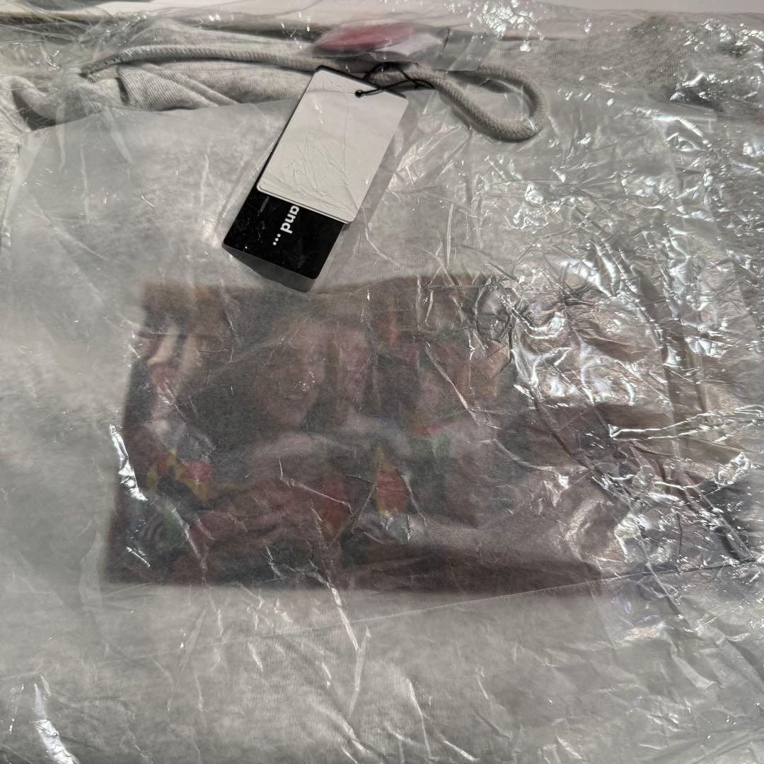 ストレンジャーシングス ニコアンド コラボ 缶バッチ付きパーカー エル マックス