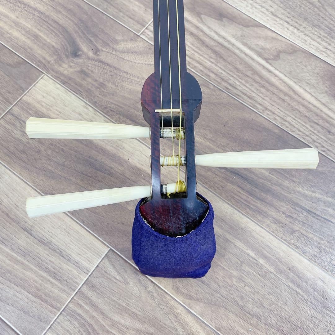 三味線 細棹 金細 K18 二本溝 虎トチ紅木 子持ち綾杉胴 天然素材糸巻き