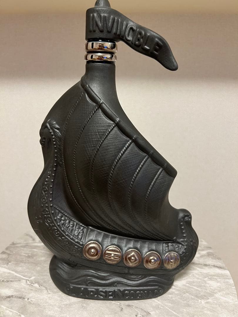 LARSEN INVINCIBLE コニャック 700ml