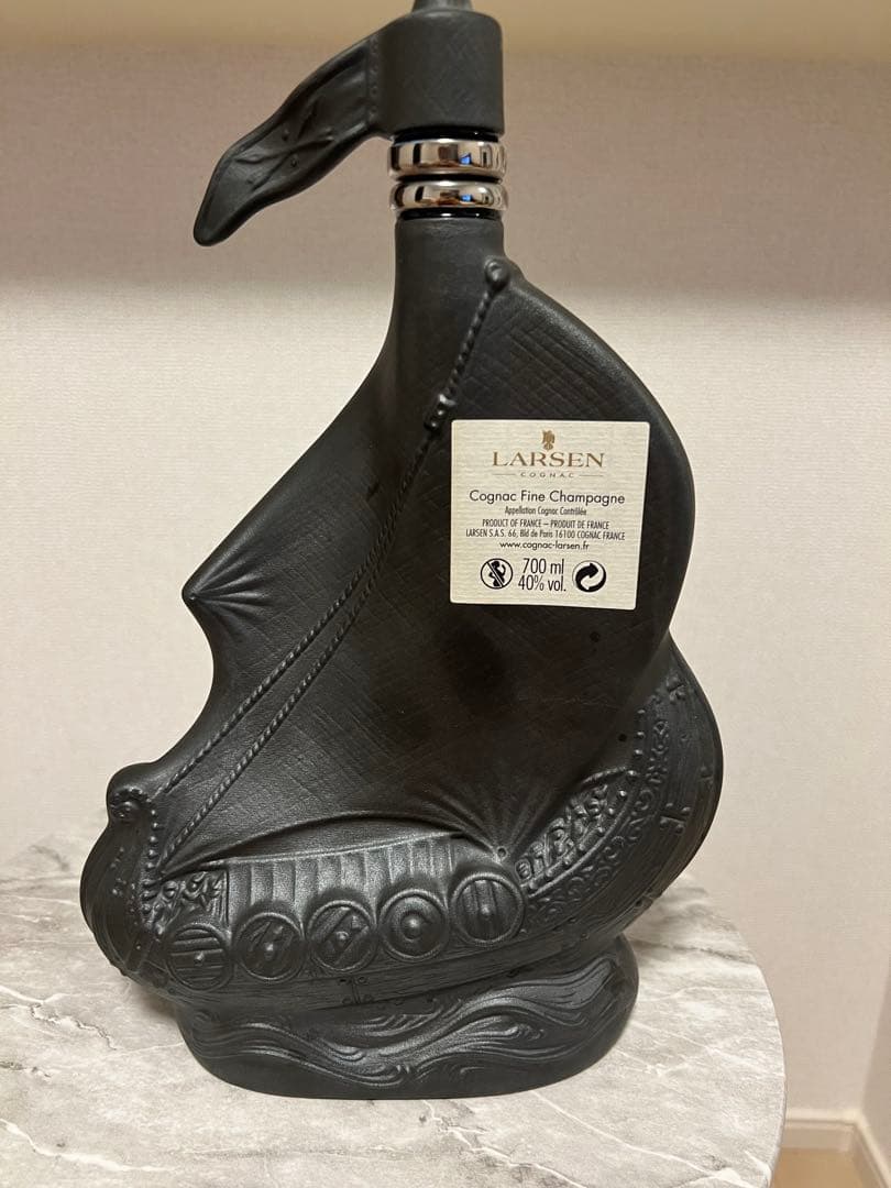 LARSEN INVINCIBLE コニャック 700ml