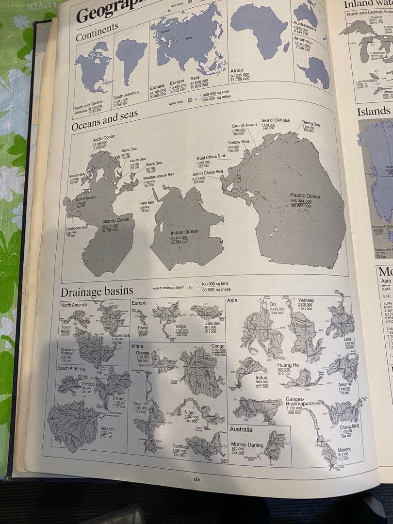 洋書世界地図ATLAS OF THE WORLD大判　貴重　地図マニア