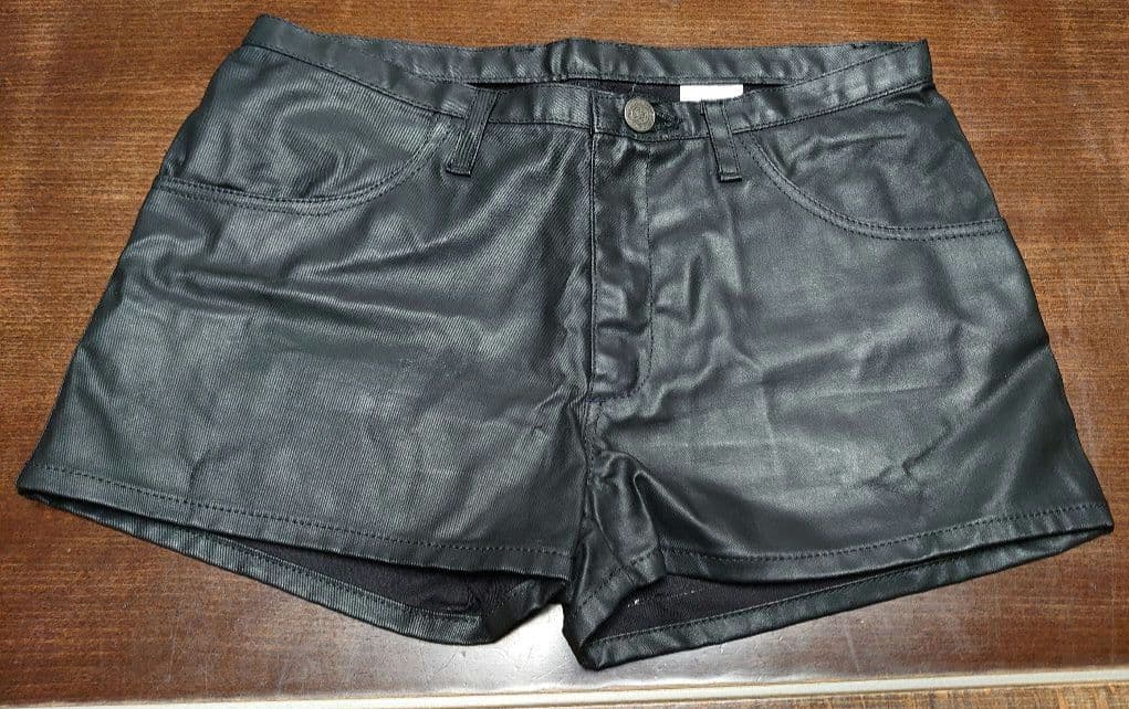 アリスアウアアaliceauaaレザーPVC生地ショートパンツ