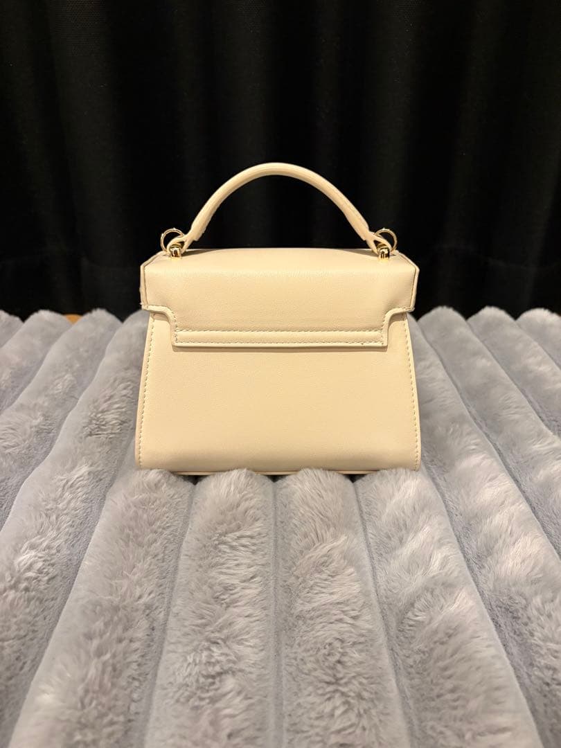 【リュタン】ビジュースタッズポシェット CELFORD アイボリー