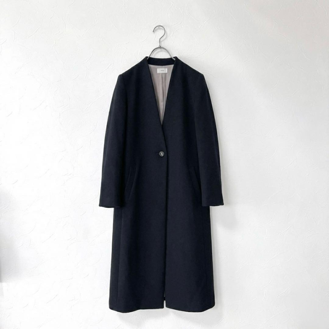 IENAイエナ／軽暖Vネックデザインロングノーカラーコート ブラック黒