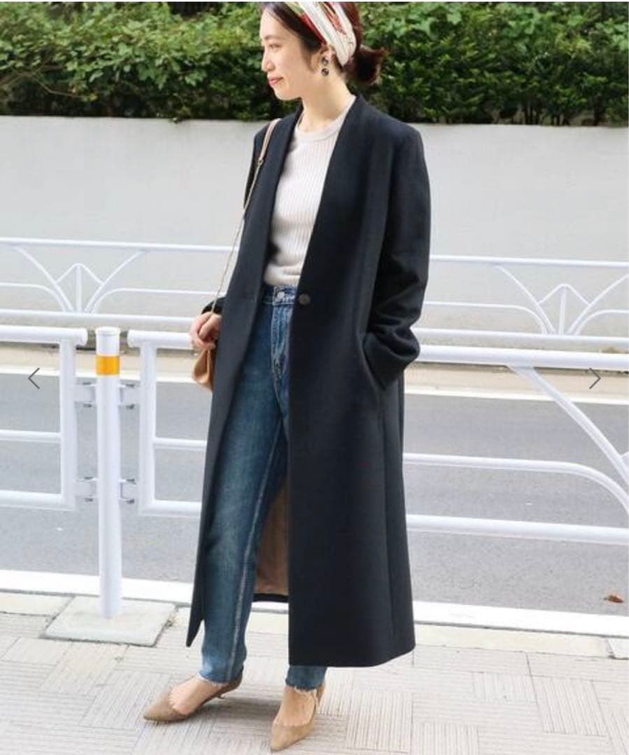 IENAイエナ／軽暖Vネックデザインロングノーカラーコート ブラック黒