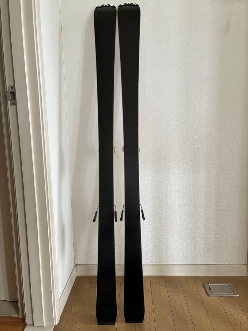 ジュニア用Atomic スキー板 Xo4 カラフル デザイン