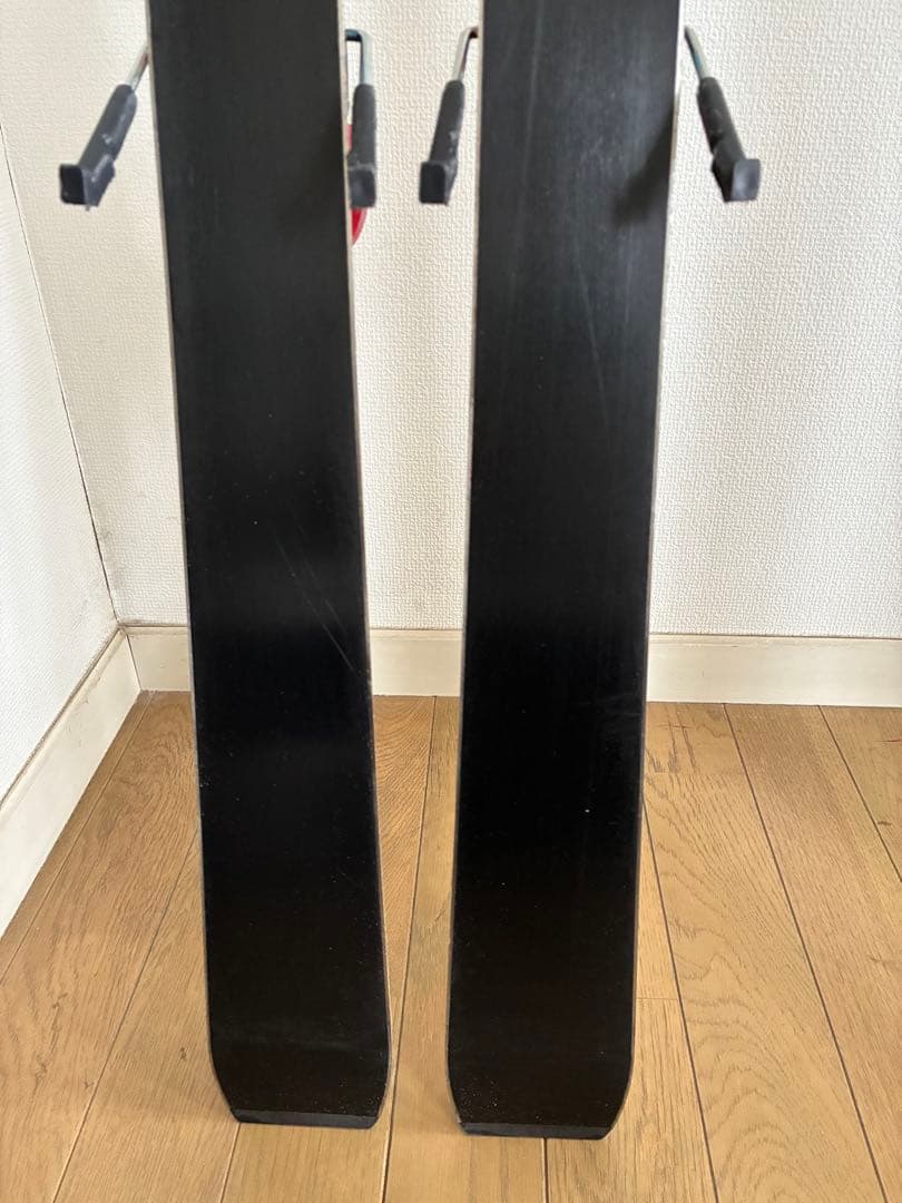 ジュニア用Atomic スキー板 Xo4 カラフル デザイン