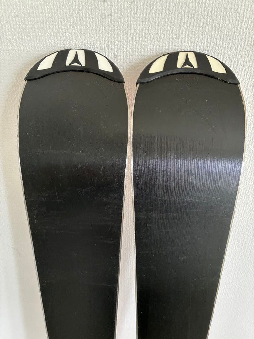 ジュニア用Atomic スキー板 Xo4 カラフル デザイン