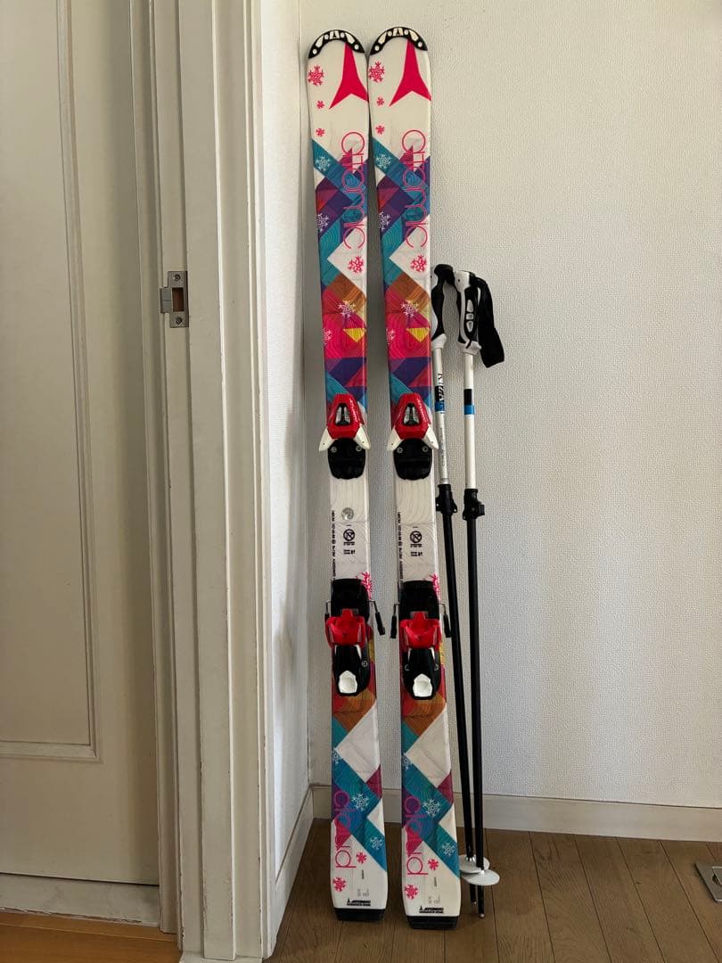 ジュニア用Atomic スキー板 Xo4 カラフル デザイン