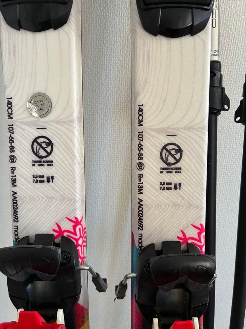 ジュニア用Atomic スキー板 Xo4 カラフル デザイン