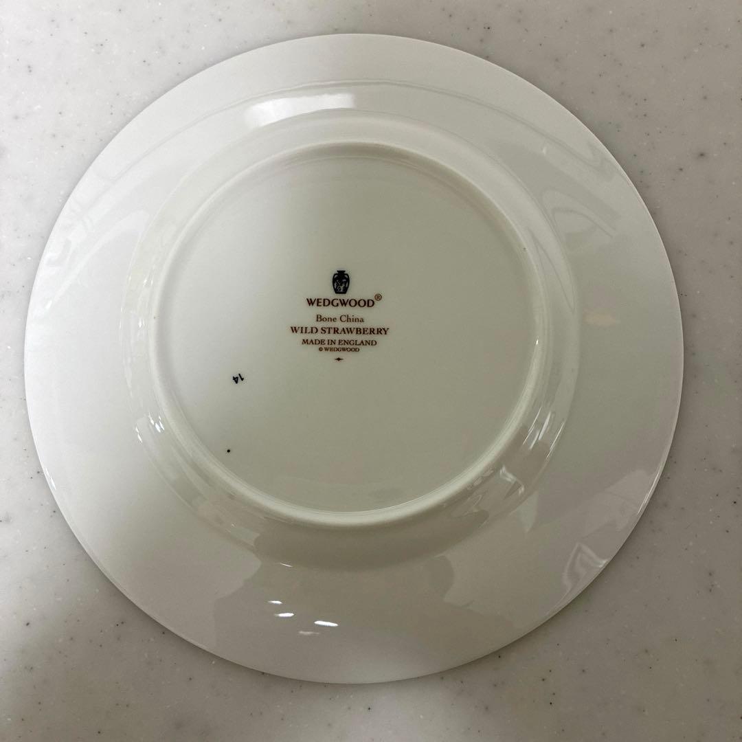 【美品】ウェッジウッド　ワイルドストロベリー　17.5cmデザートプレート　黒壺