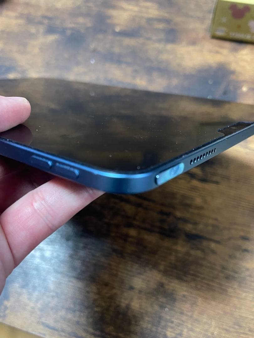 iPad Air 5世代　MM9E3J/A 純正カバー付