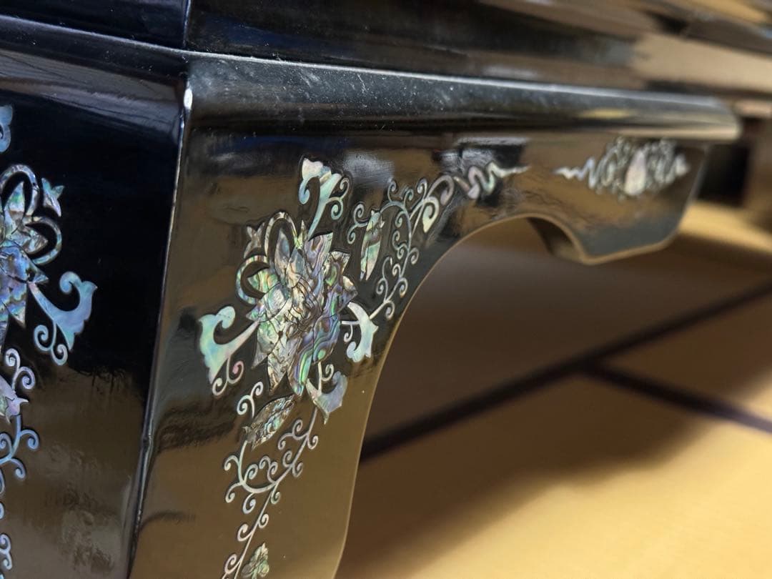 螺鈿細工　ローテーブル　伝統工芸　黒漆塗り　硝子板付き