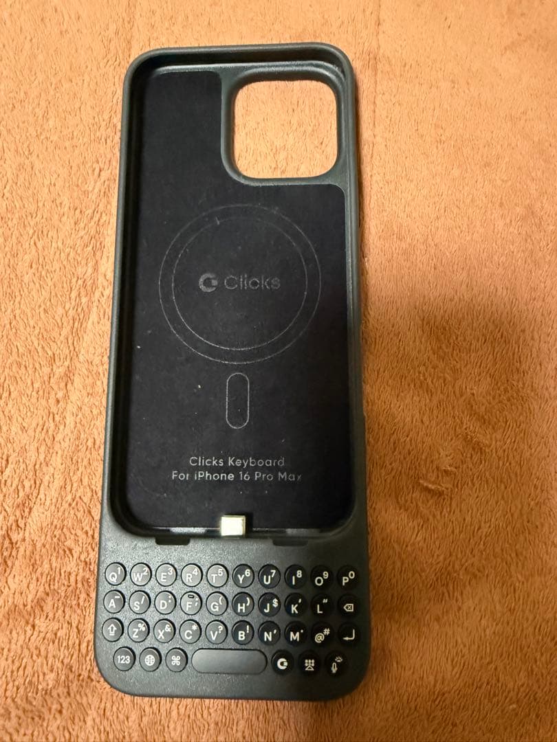 iPhoneアクセサリー Clicks Keyboard for iPhone 16 Pro Max