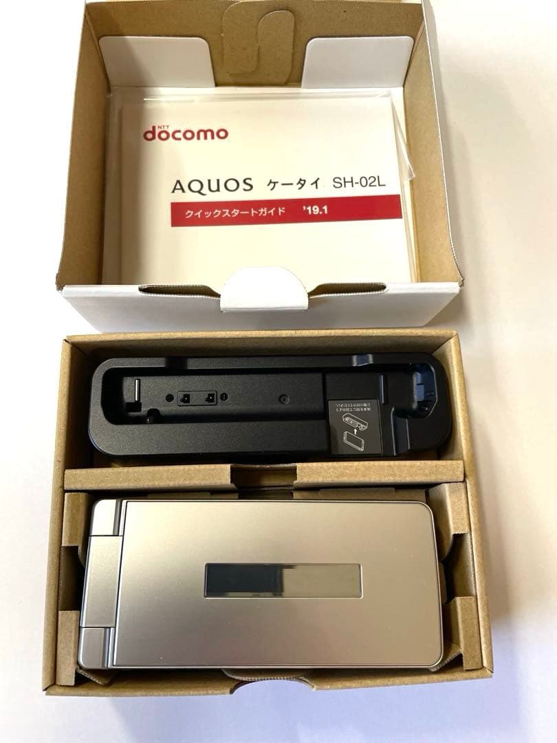 docomo AQUOS ケータイ SH-02L 本体 シルバー