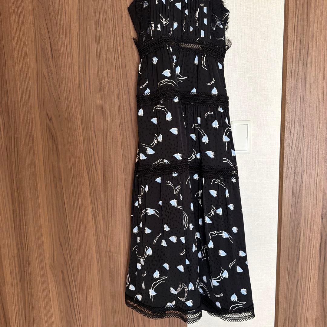 セルフポートレート　バックリボン花柄レース付きスリーブレスドレス