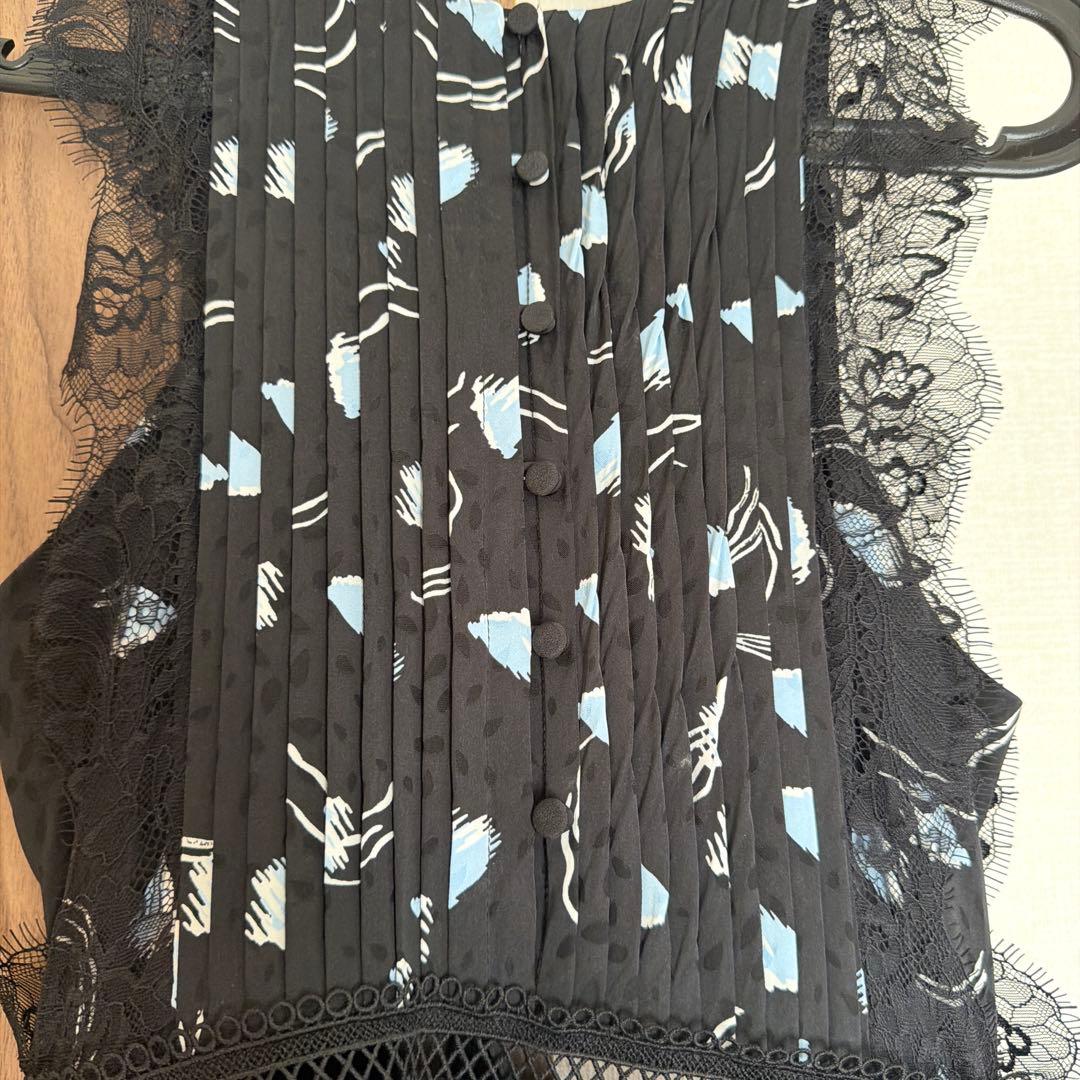 セルフポートレート　バックリボン花柄レース付きスリーブレスドレス