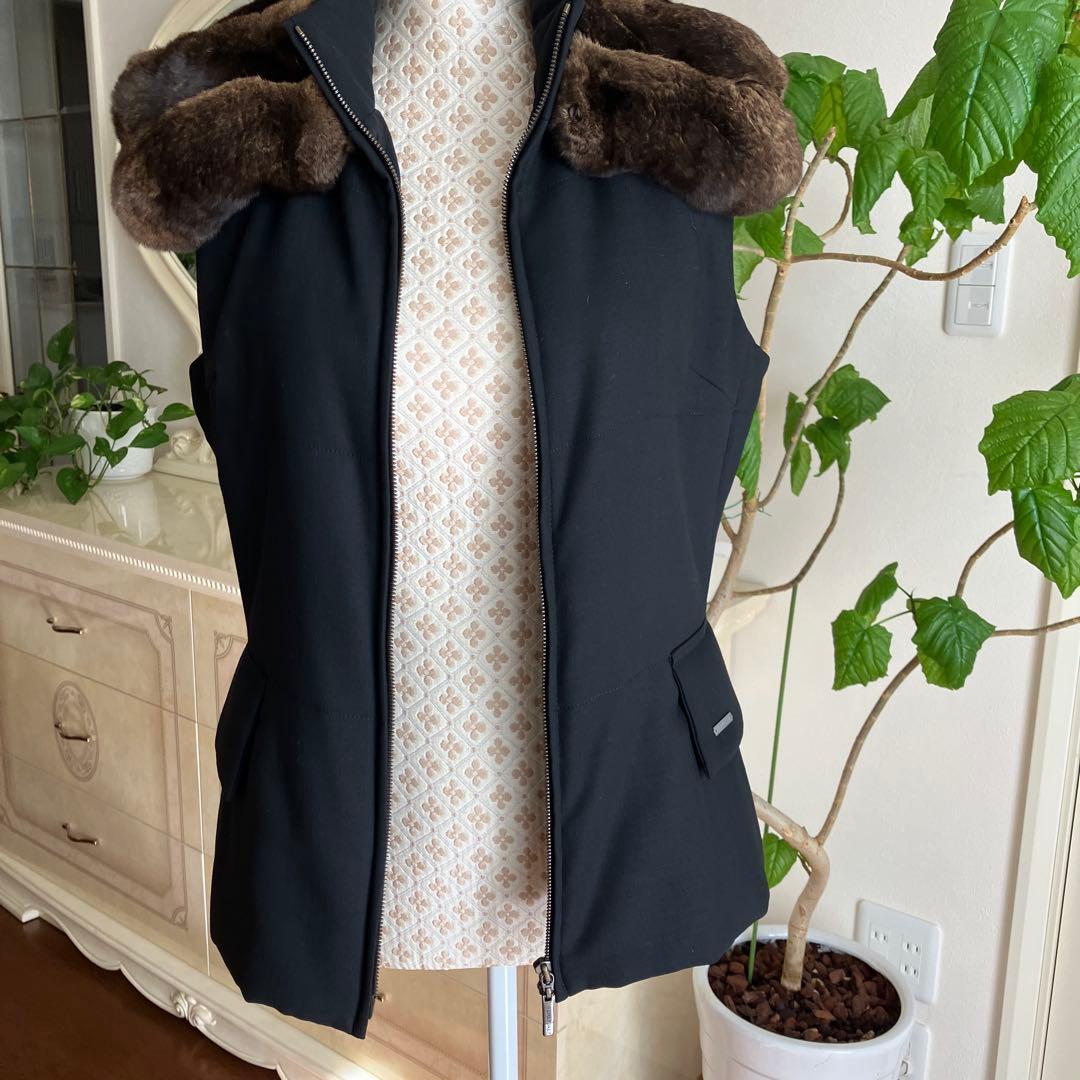 フォクシー ブラックー肉厚フカフカチンチラ付き中綿ベスト　希少42サイズ