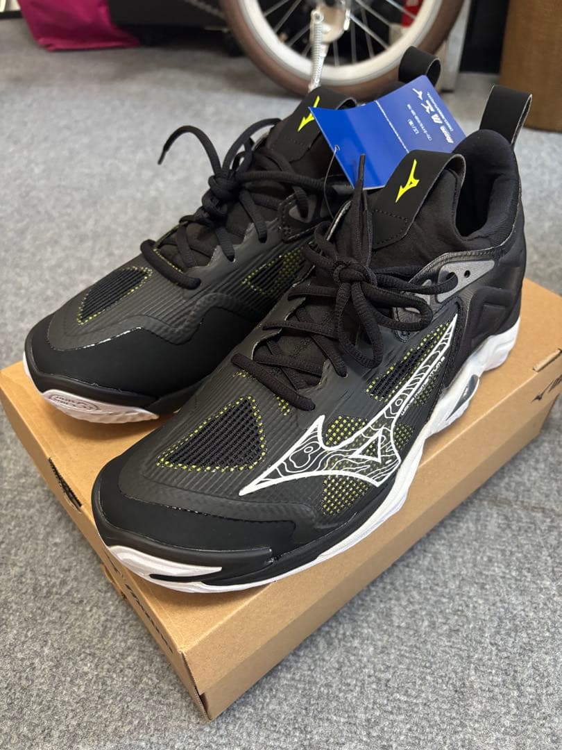 Mizuno Wave Momentum 3 28.0cm ブラック/イエロー