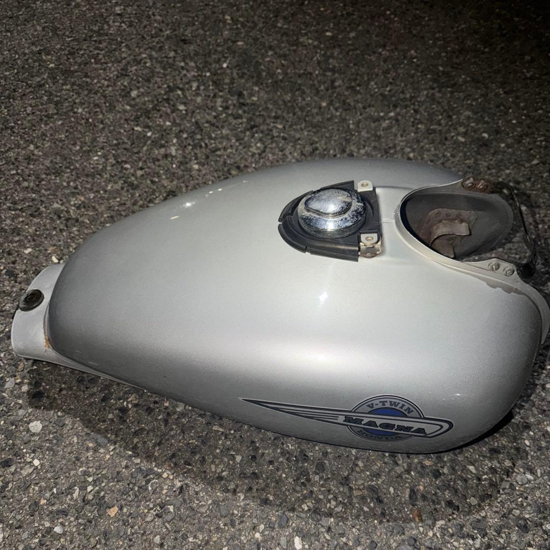 HONDA マグナ250 タンク