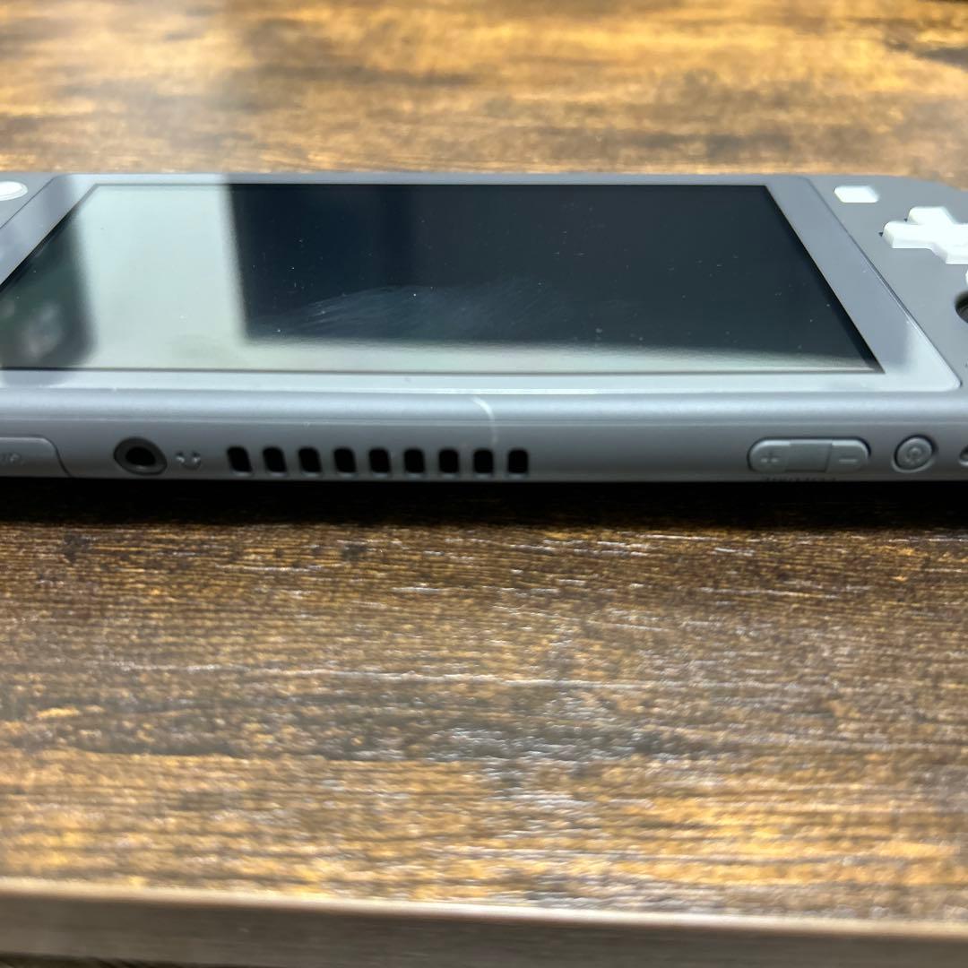 任天堂スイッチライト　本体　充電器付き