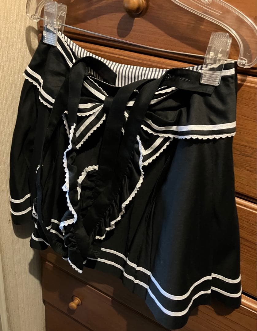 Alice and the Pirates バックリボンプリーツスカート 黒