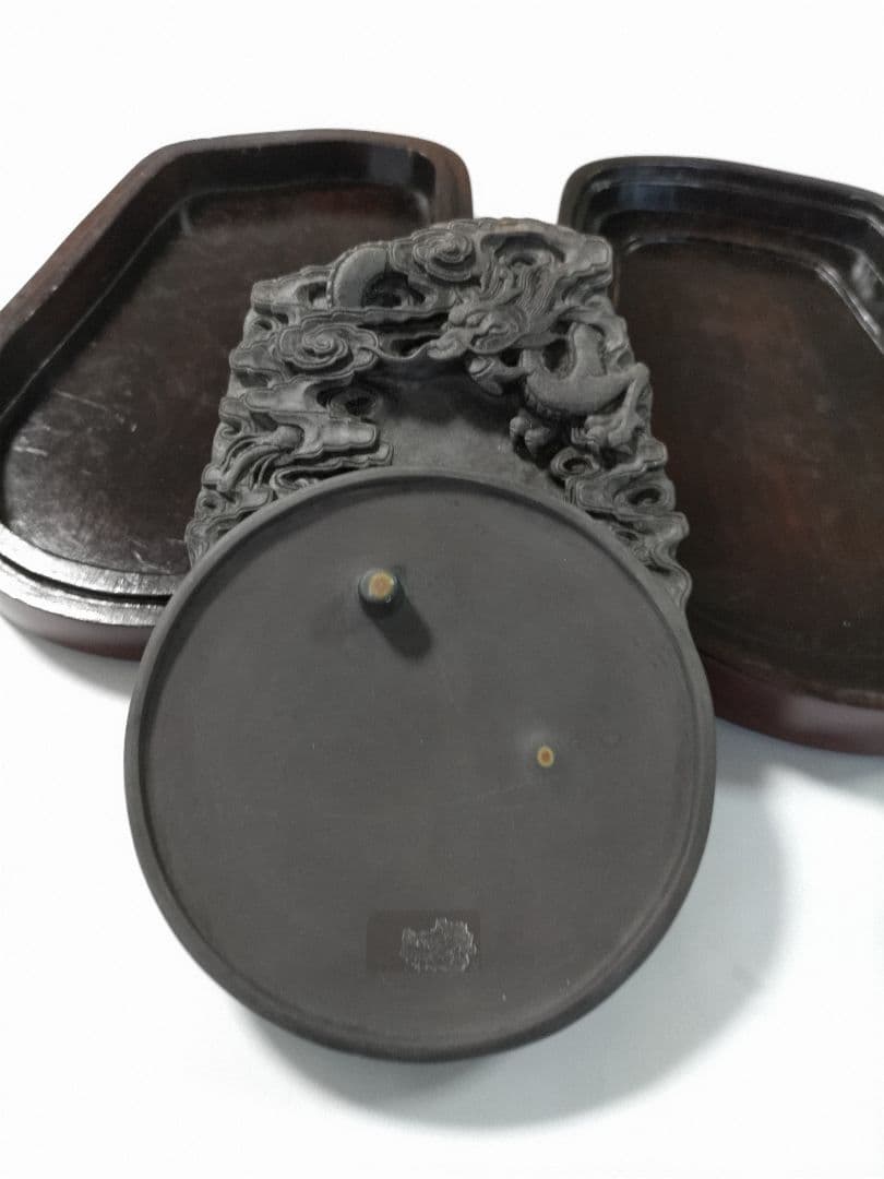 茶系黒色のドラゴン彫刻付き端渓の硯箱
