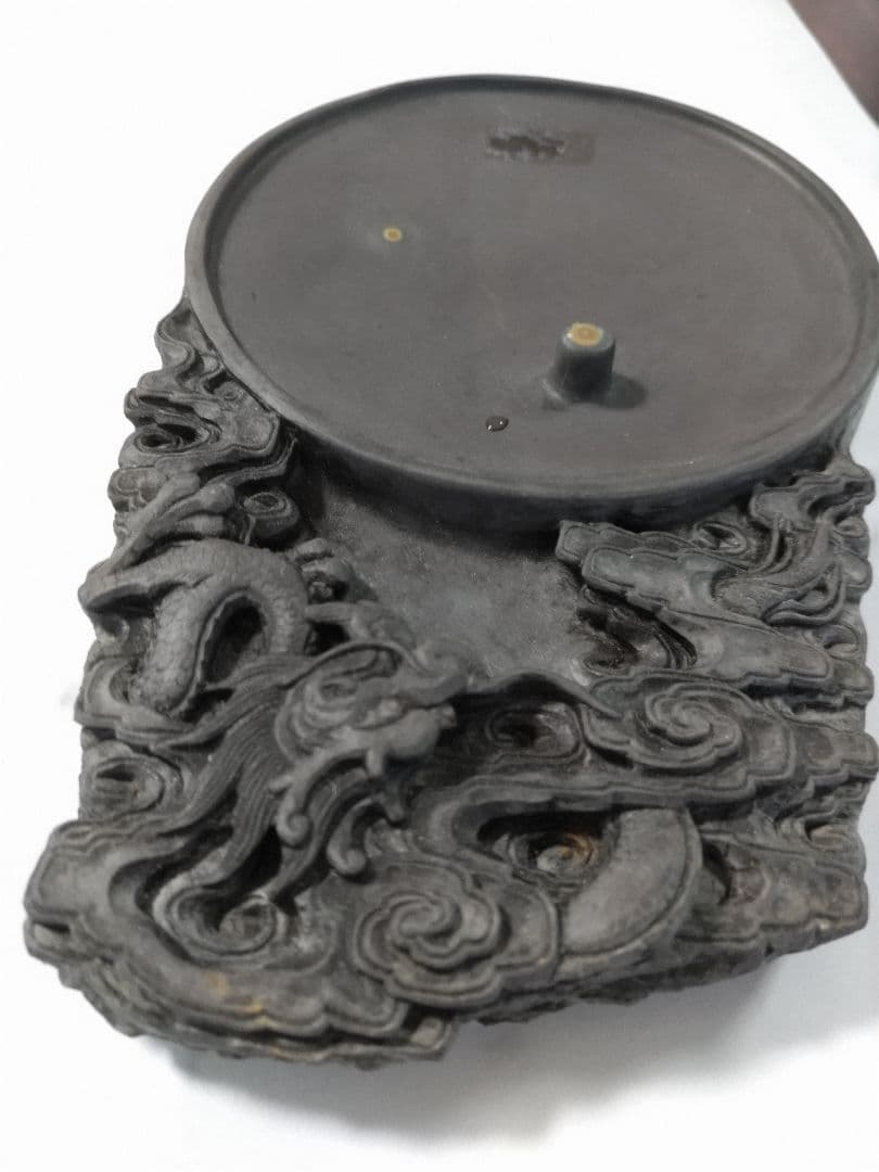 茶系黒色のドラゴン彫刻付き端渓の硯箱