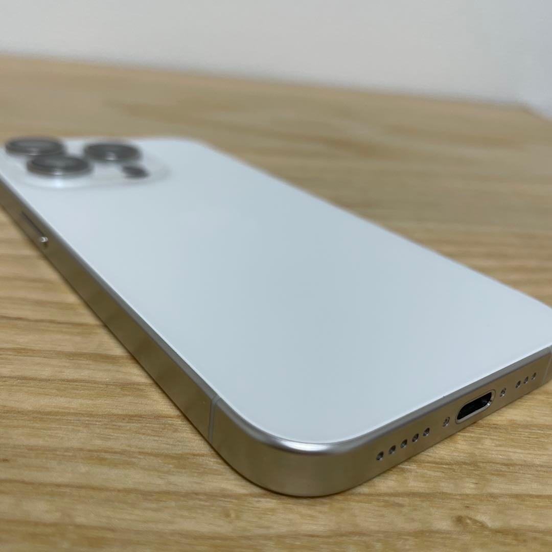 超美品Apple iPhone15Pro512GBホワイトチタニウムSIMフリー