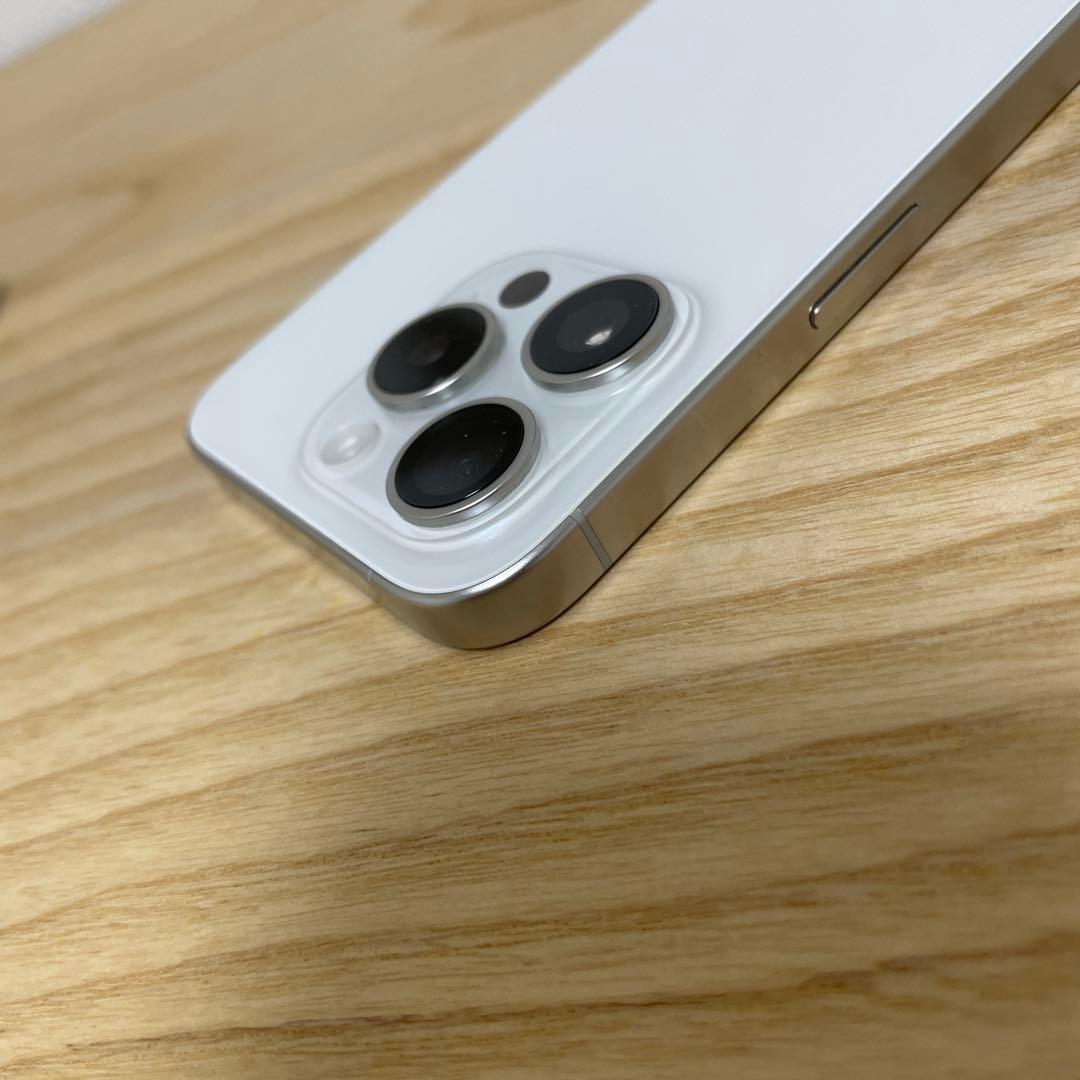 超美品Apple iPhone15Pro512GBホワイトチタニウムSIMフリー