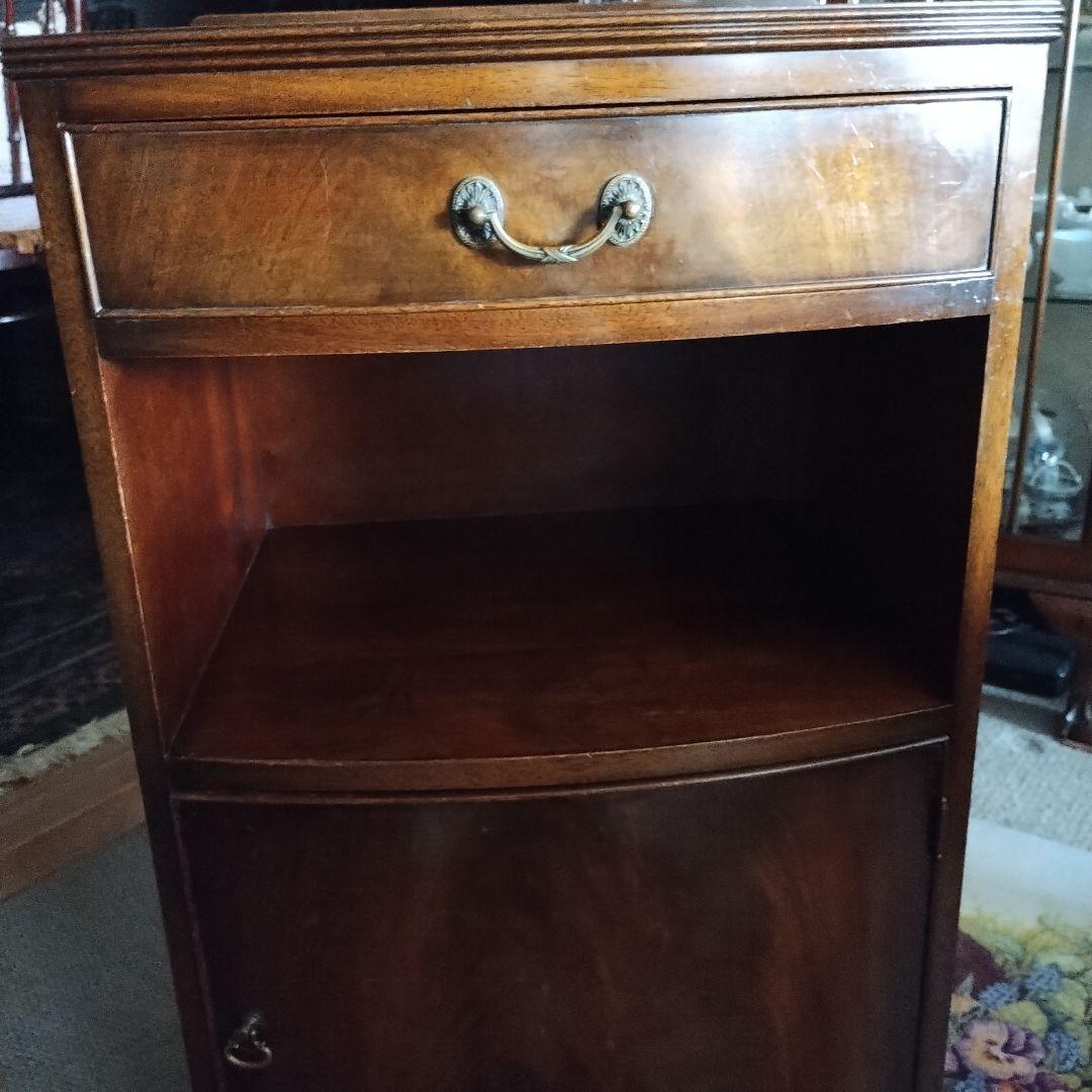 アンティーク　サイドキャビネット