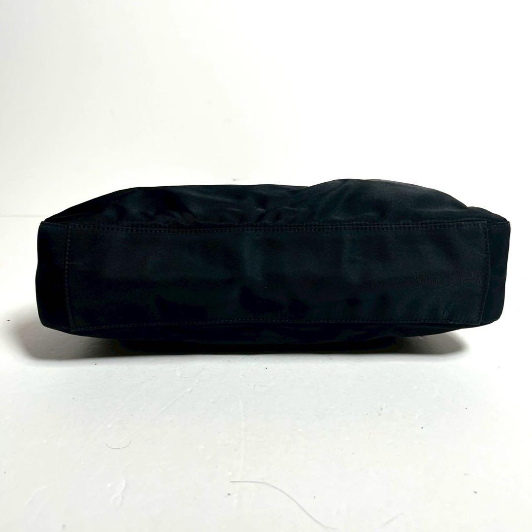 【極美品✨】プラダ　ワンショルダーバッグ　肩掛け　テスートナイロン　三角プレート