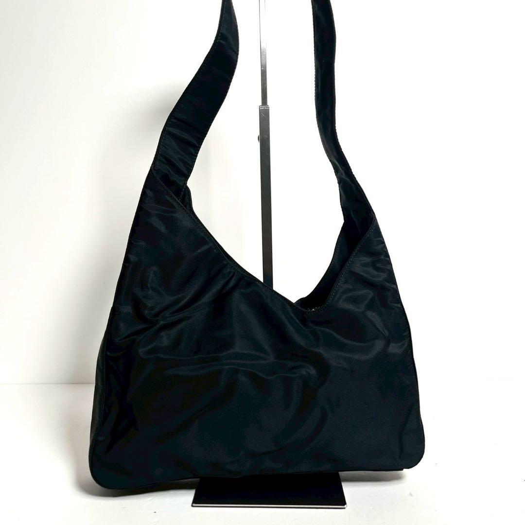 【極美品✨】プラダ　ワンショルダーバッグ　肩掛け　テスートナイロン　三角プレート