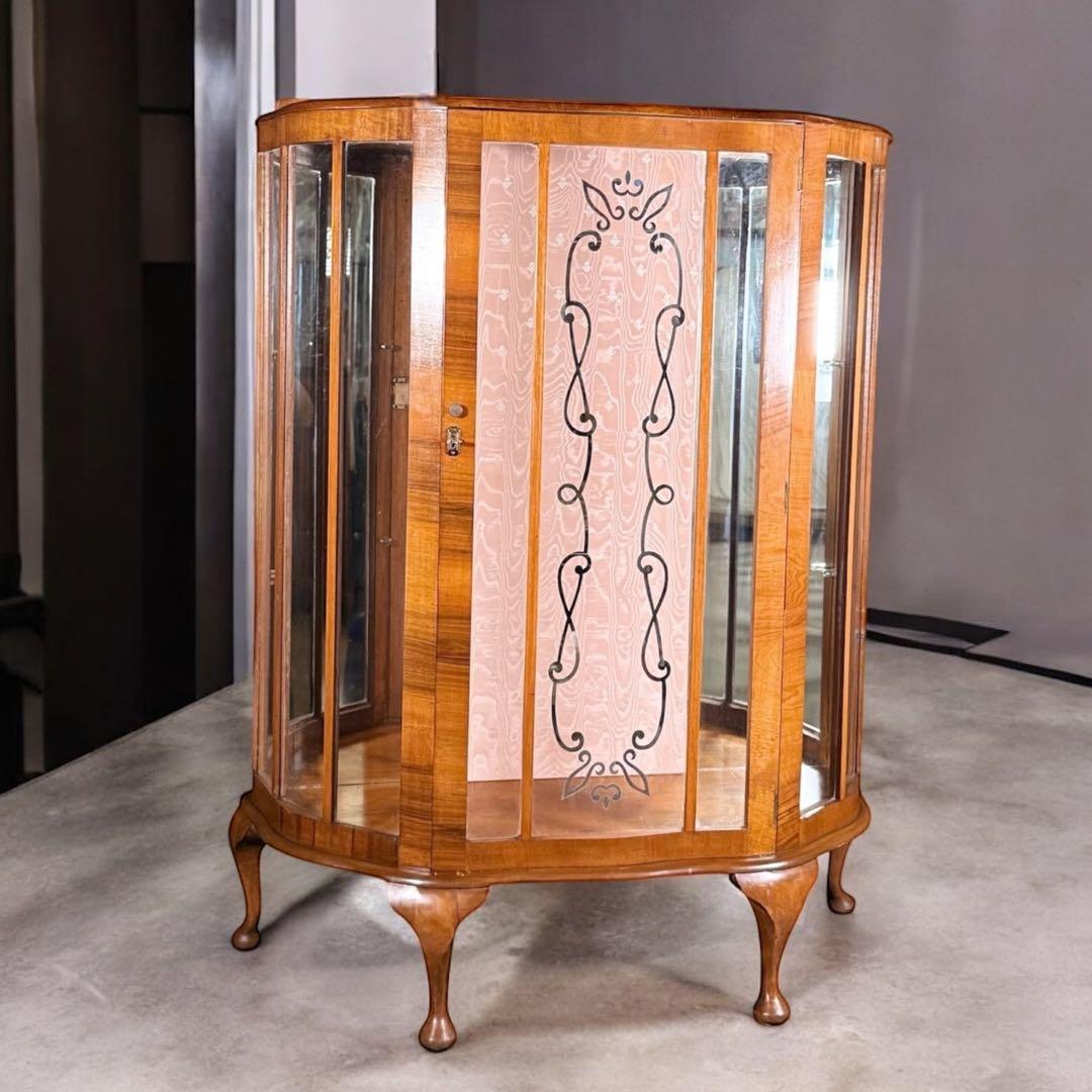 HR839 【英国アンティーク】ハーフムーン　キュリオケース　３面彩光　鍵付き