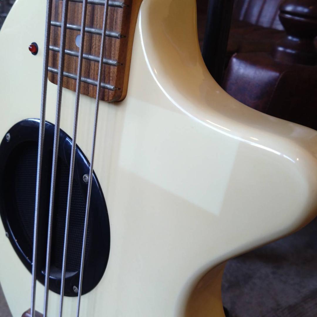 Fernandes　PIE-ZO　ピエゾー　アンプスピーカー内蔵ベース