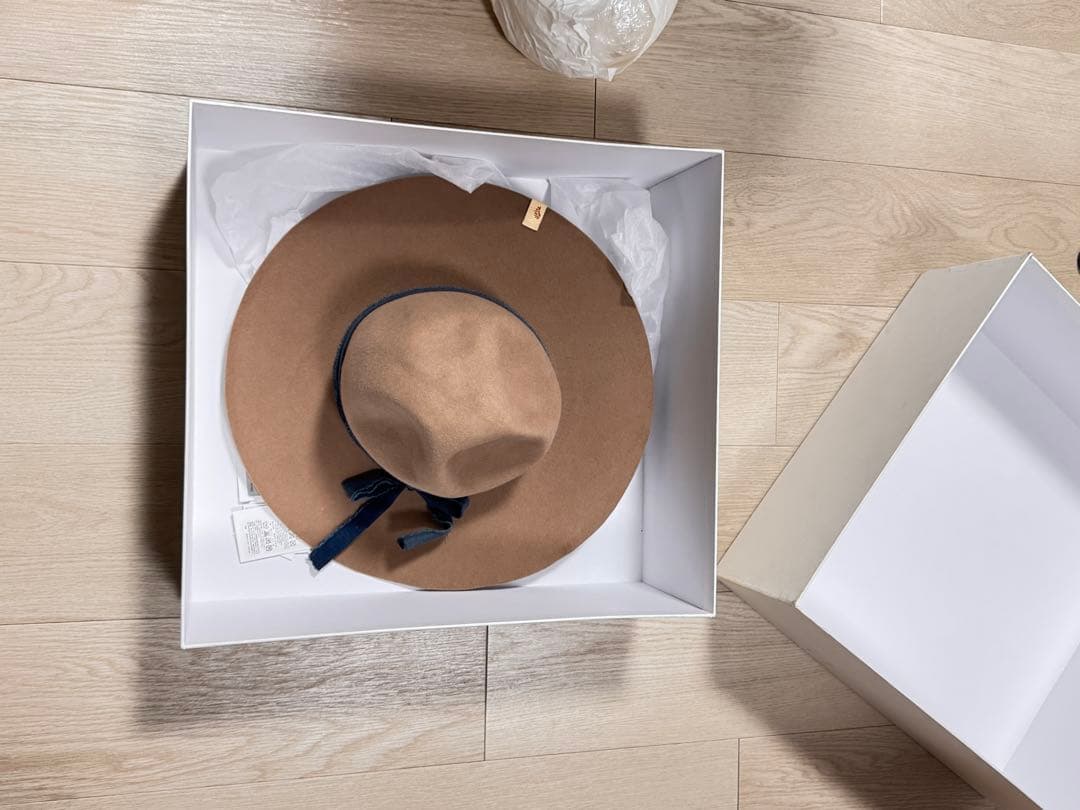 CISVIM ベージュ フェルトハット ブルーリボン